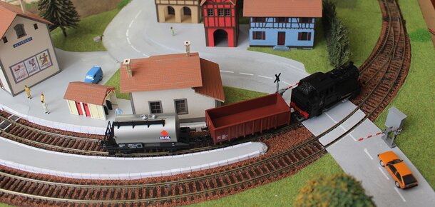 Un réseau de train miniature commandé par ordinateur 